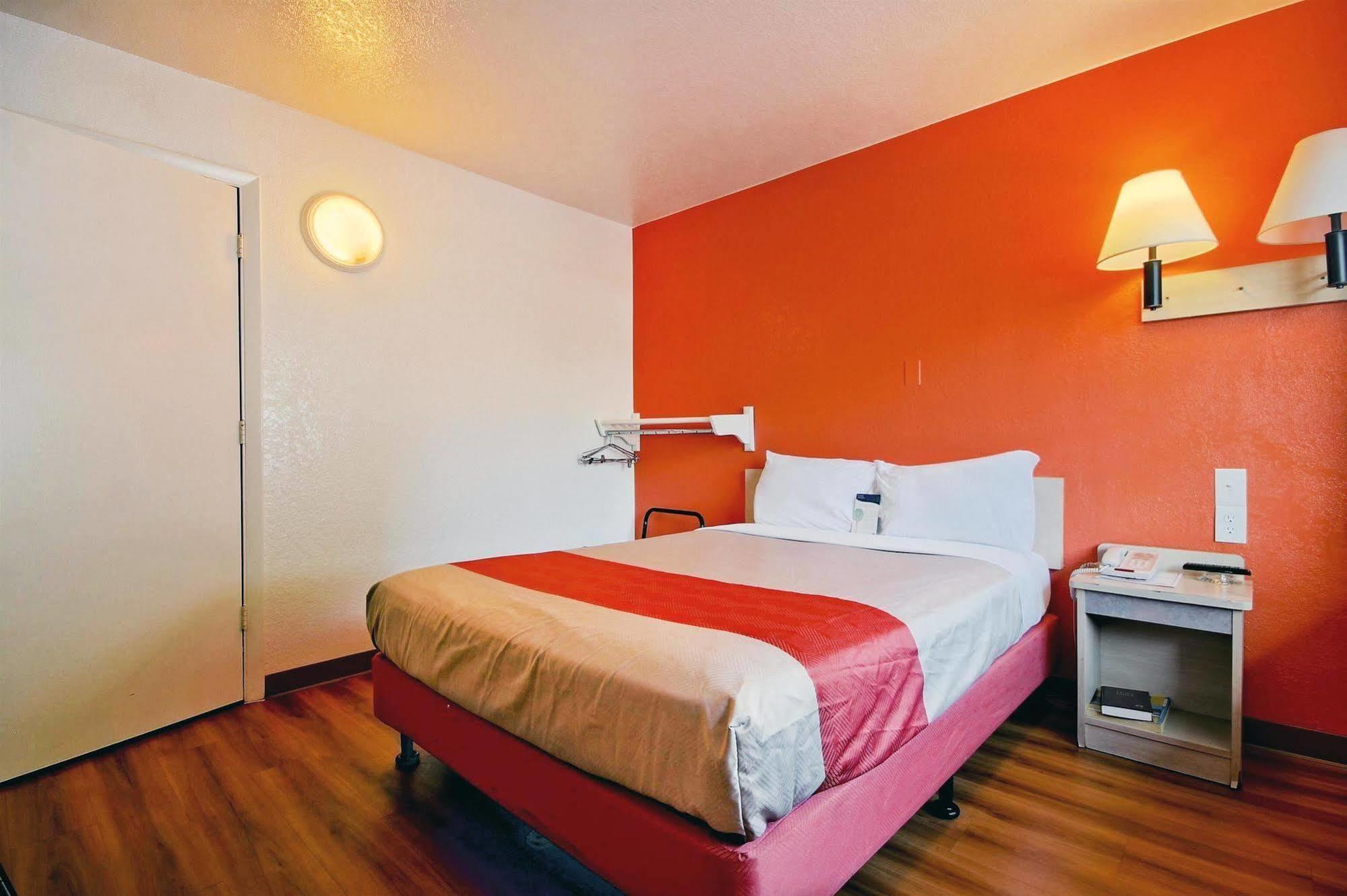 Travelodge By Wyndham פומפנו ביץ' מראה חיצוני תמונה