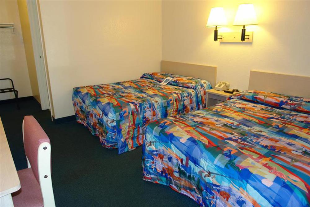 Travelodge By Wyndham פומפנו ביץ' חדר תמונה