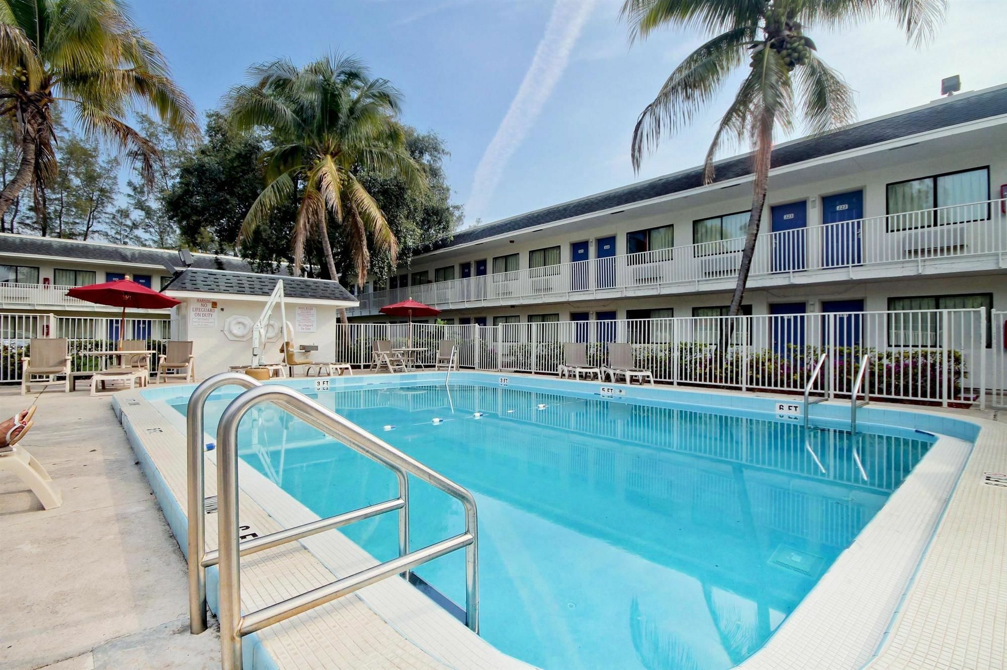 Travelodge By Wyndham פומפנו ביץ' מראה חיצוני תמונה