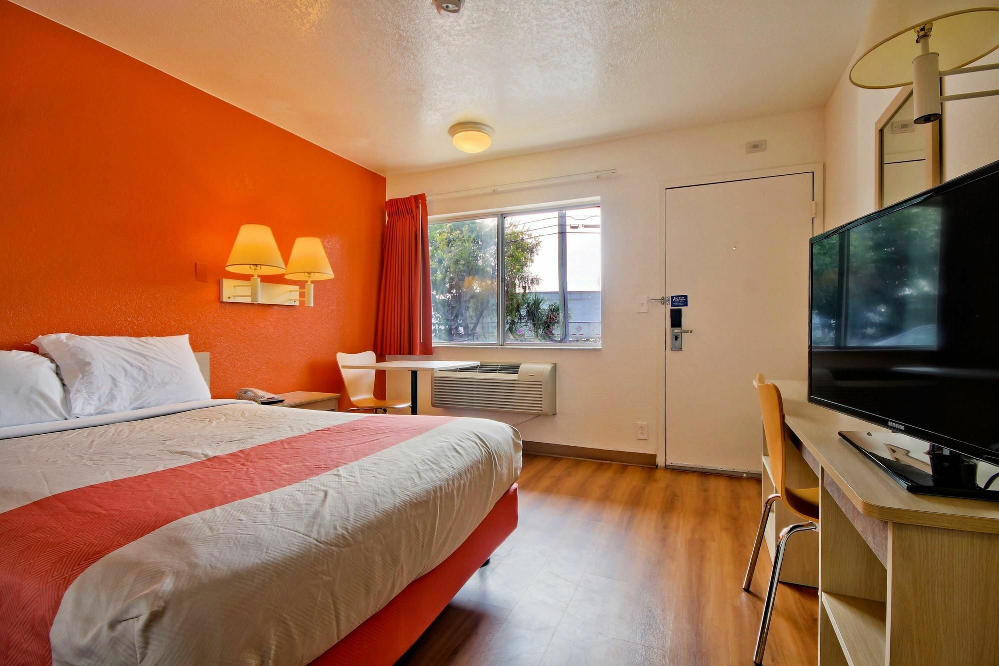 Travelodge By Wyndham פומפנו ביץ' מראה חיצוני תמונה