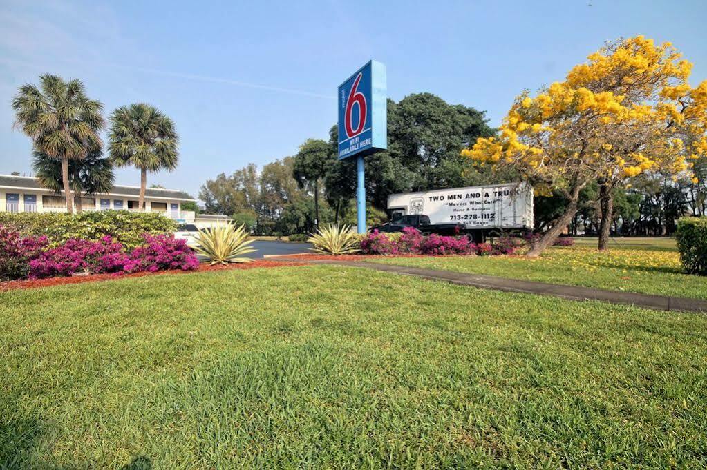 Travelodge By Wyndham פומפנו ביץ' מראה חיצוני תמונה